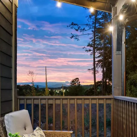 Prime Location, Close To Dollywood And Pg Forge Downtown With Mtn View, Hot Tub & Game Room